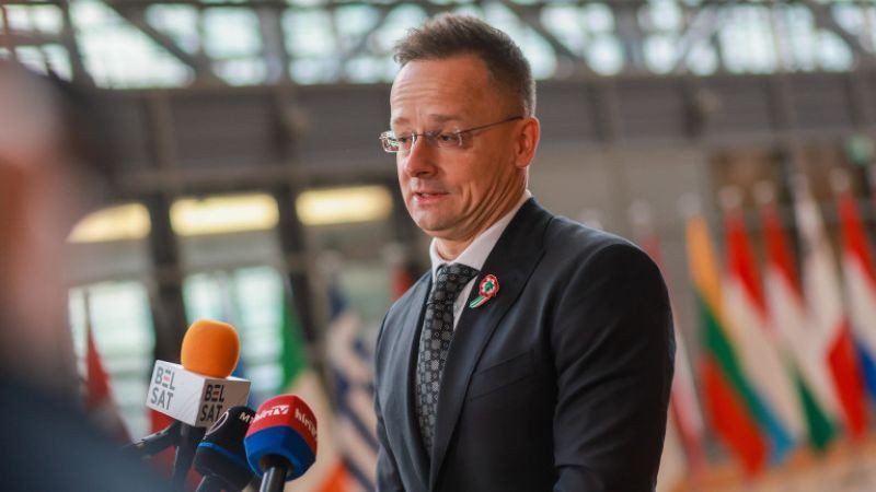 Сиярто разговарял с колегите си от Русия, Сърбия, Израел, САЩ и Турция преди и след срещите на ЕС